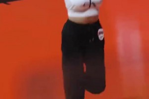 篮球赛场上的靓丽风景线 啦啦队一跳，男粉集体上头了